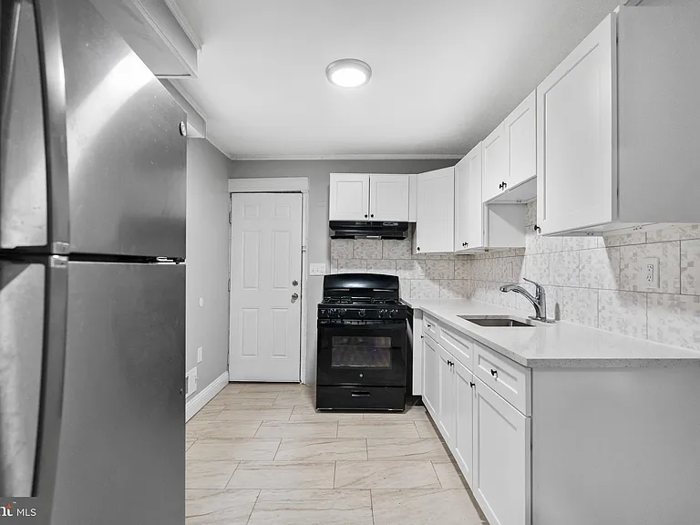 3856 Olive St — Photo 3