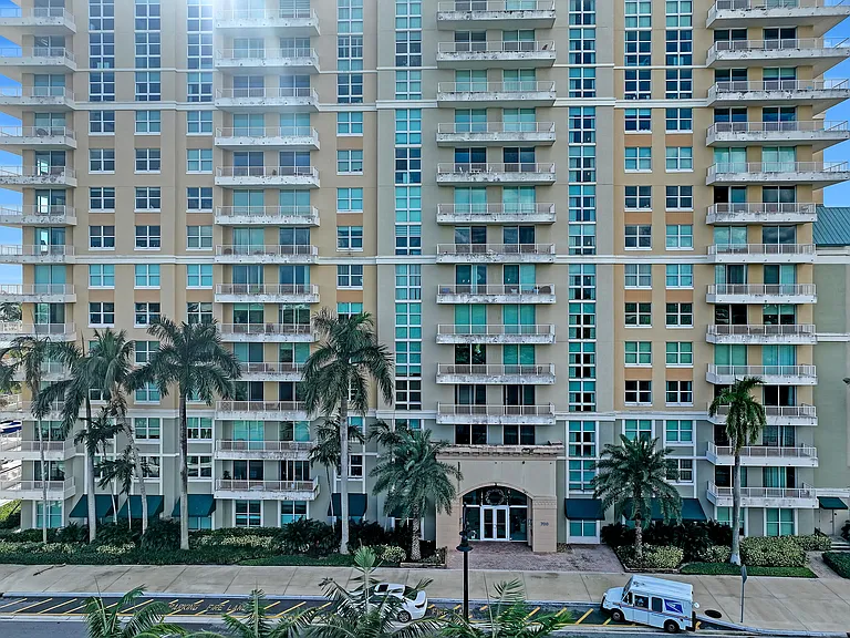 700 E Boynton Beach Blvd #312 — Photo 4