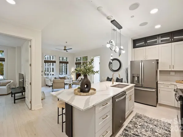 230 S Tryon St Unit 307, Charlotte, NC 28202