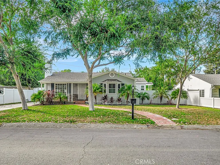 22907 Leonora Dr — Photo 16