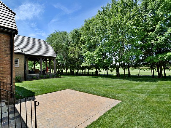 Overlooks golf course