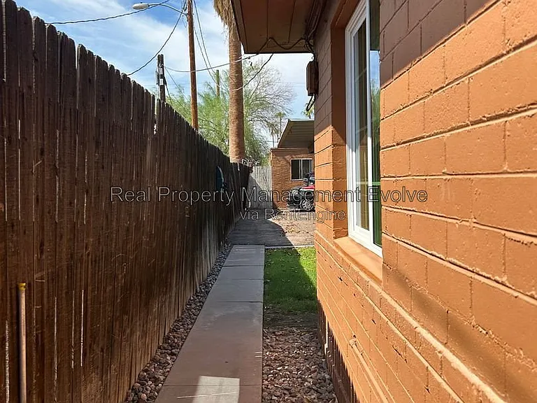 338 W Highland Ave #4 — Photo 18