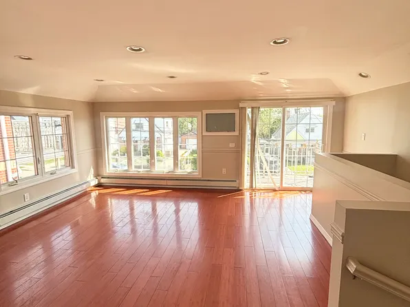 12032 201st St #2, Saint Albans, NY 11412