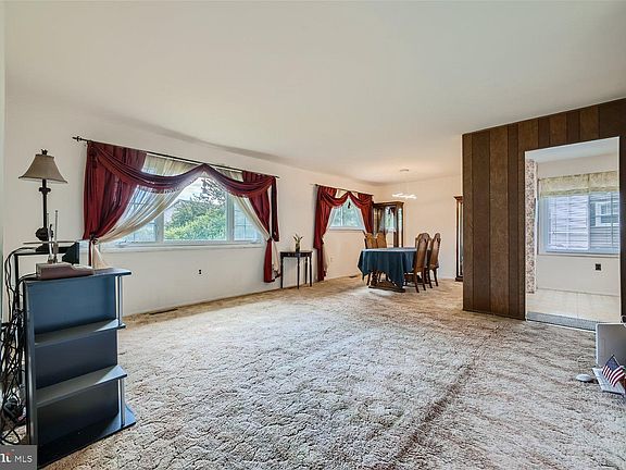3rd image of 543 Pembrooke Ct