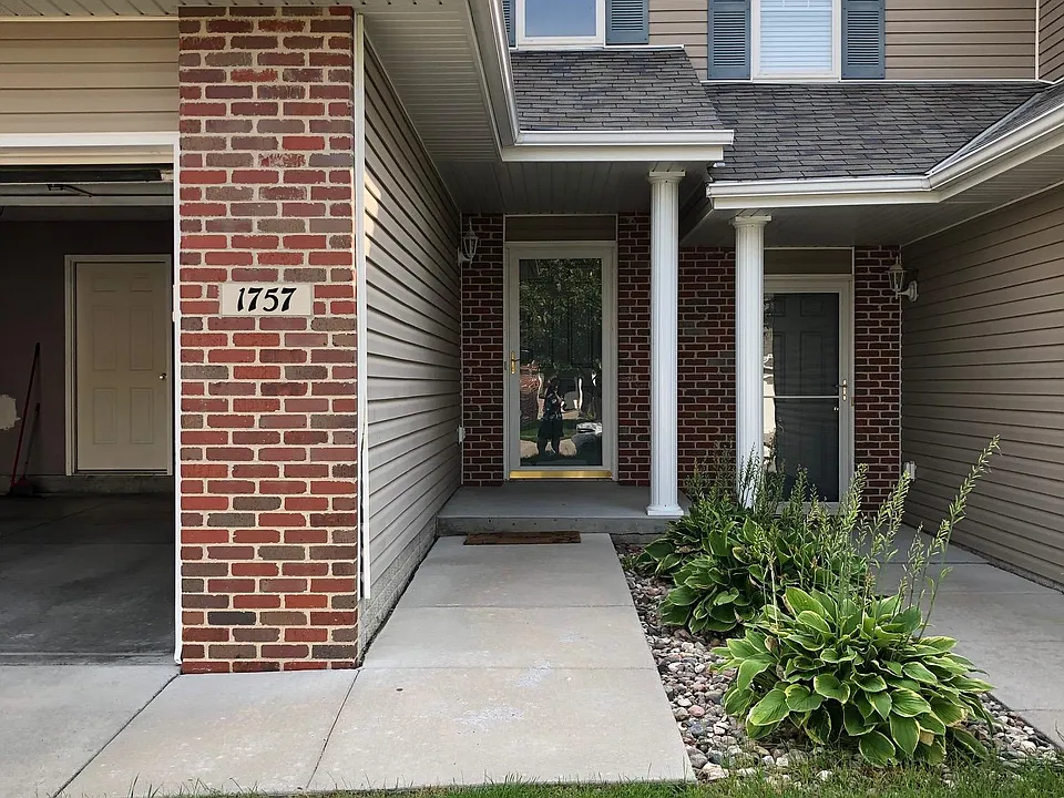 1757 N 176th Plz