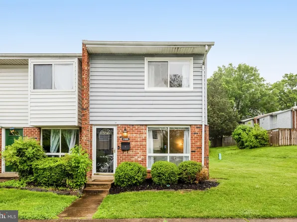 2219 Chamblee Pl, Herndon, VA 20170