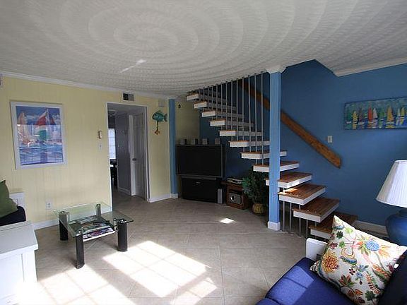 2nd image of 401 21st St APT 7