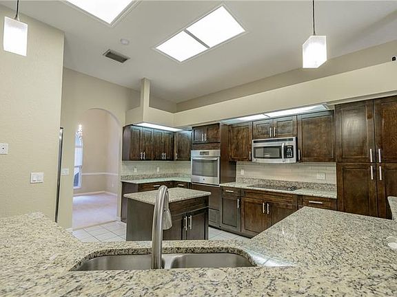 5th image of 406 Citrus Wood Ln