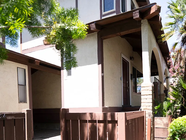 2022 Ascot Dr — Photo 2