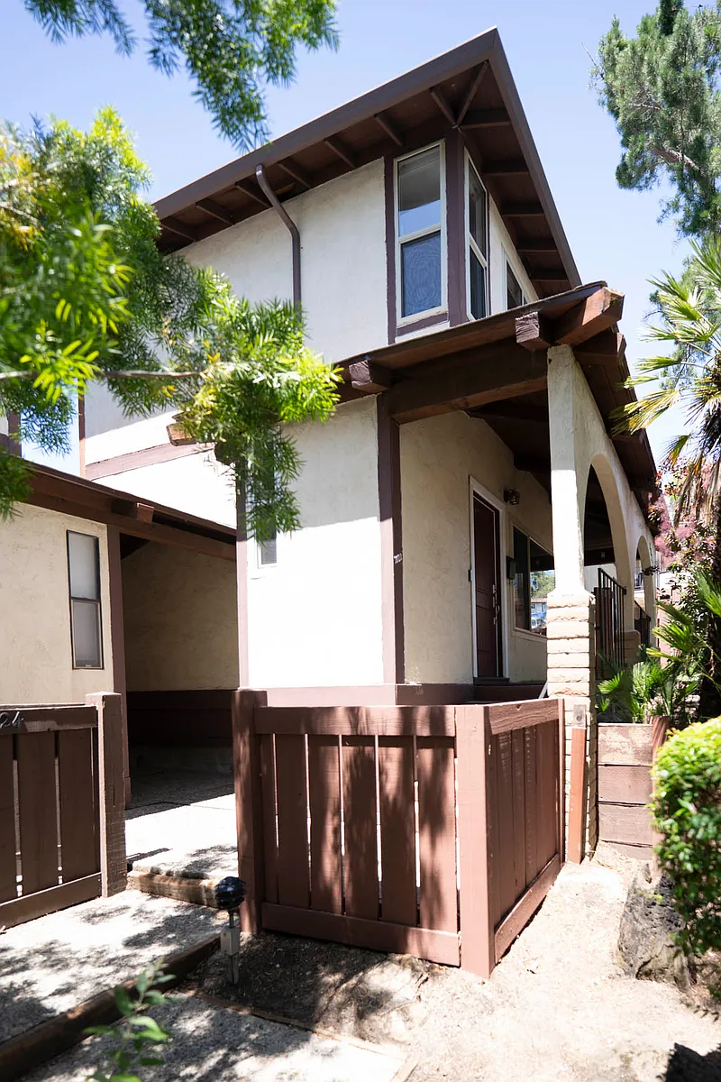 Building Photo - 2022 Ascot Dr