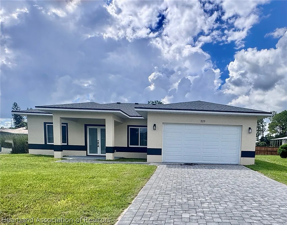 3 bed, 2.0 bath, 1492 sqft, $1,900 — Photo 1