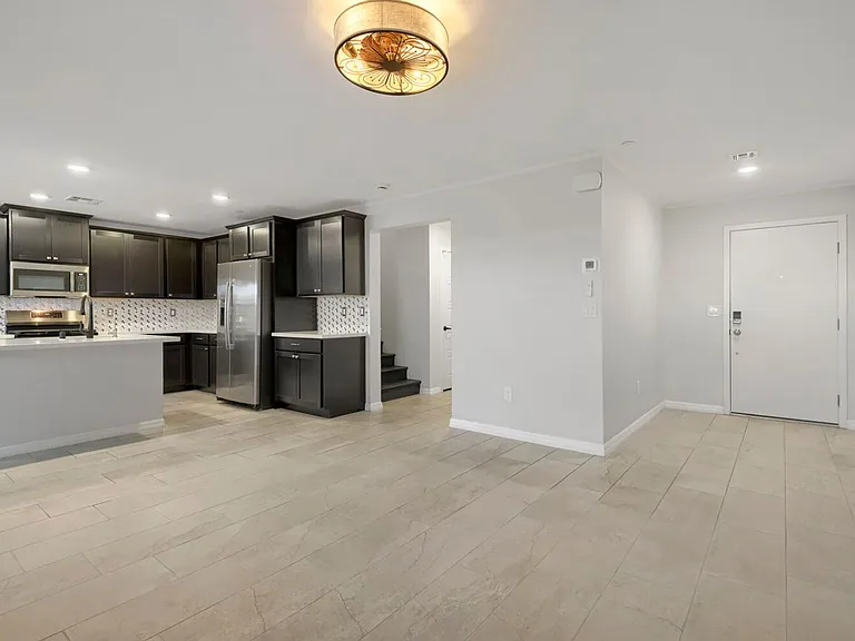 9493 Sky Pointe Dr — Photo 6
