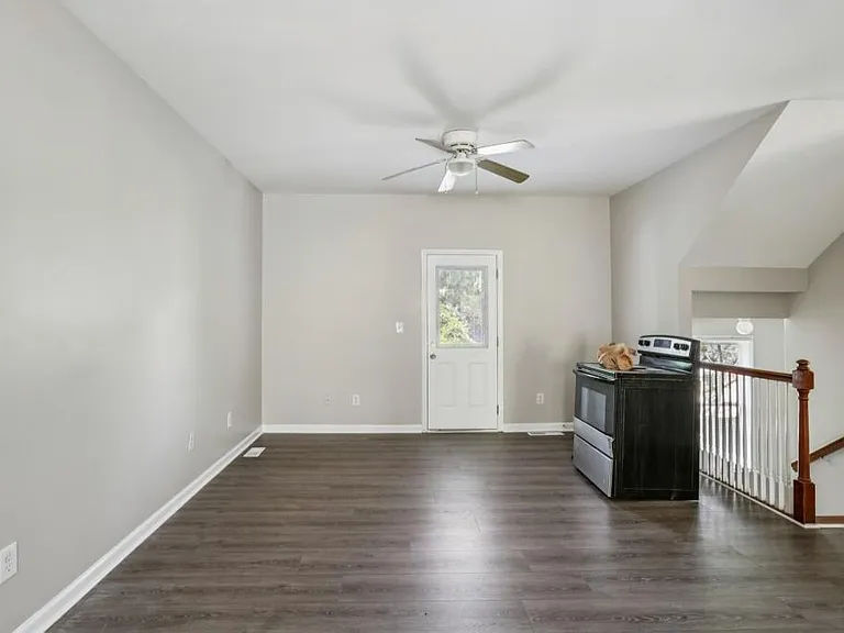 740 Prince Pl NW — Photo 2