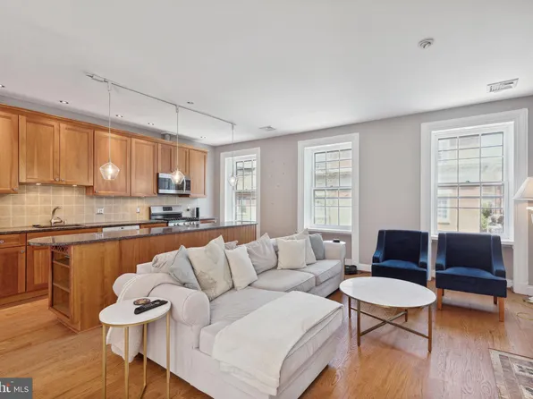 900 Pine St APT 3F, Philadelphia, PA 19107