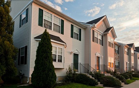 3rd image of 50 Turnberry Ct #714