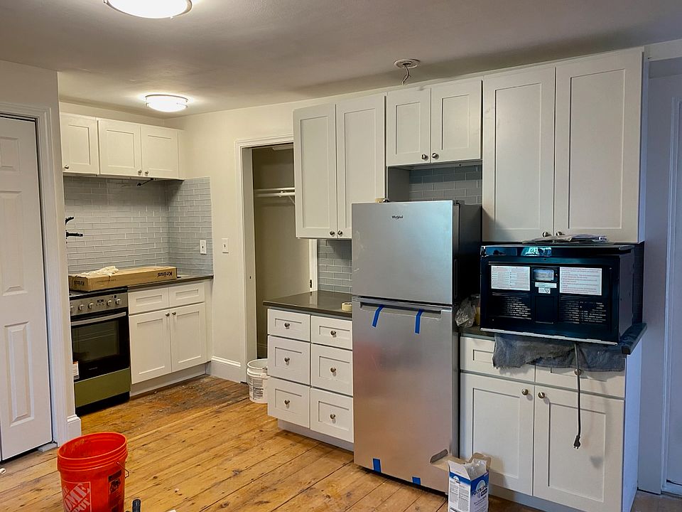 2nd image of 614 Massachusetts Ave APT 11
