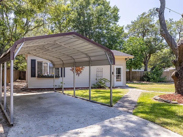 204 Bradley Dr — Photo 8