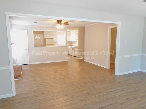 5th image of 4921 Chaucer Dr