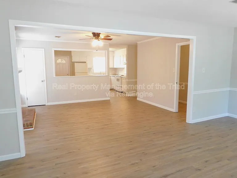 4921 Chaucer Dr — Photo 5
