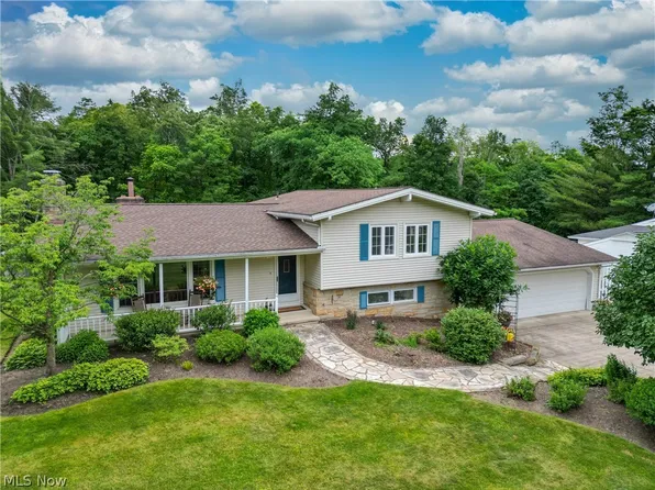 381 Hickory Hill Rd, Chagrin Falls, OH 44022