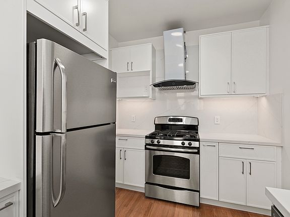 3rd image of 3300 Laguna St APT 11