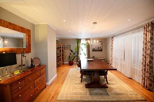 4th image of 8 Edgewater Dr