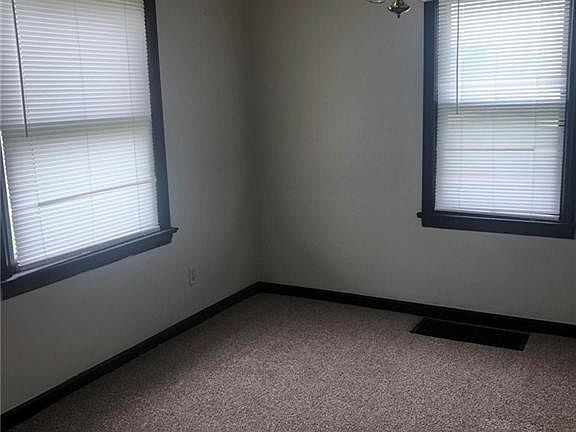 3rd image of 908 S Wheeling St