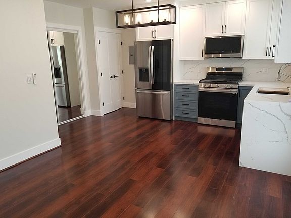 3rd image of 8999 Gladbeck Ave