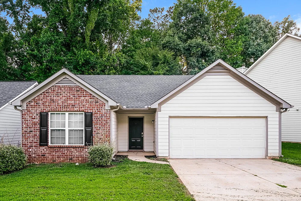 3 bed, 2.0 bath, 1309 sqft, $1,790 — Photo 1