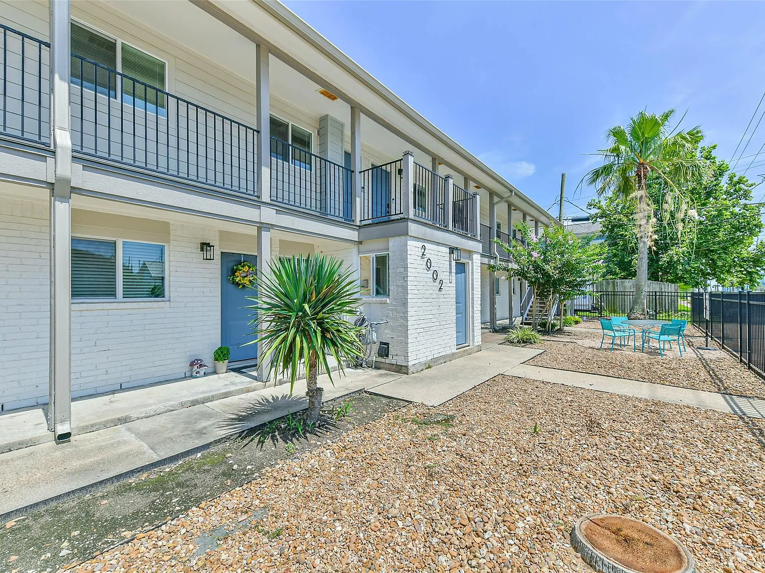 2 bed, 1.0 bath, 738 sqft, $1,550 — Photo 4