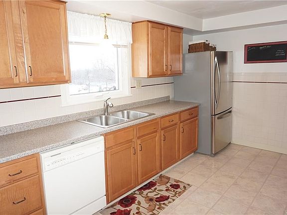 3rd image of 8270 Sheridan Dr