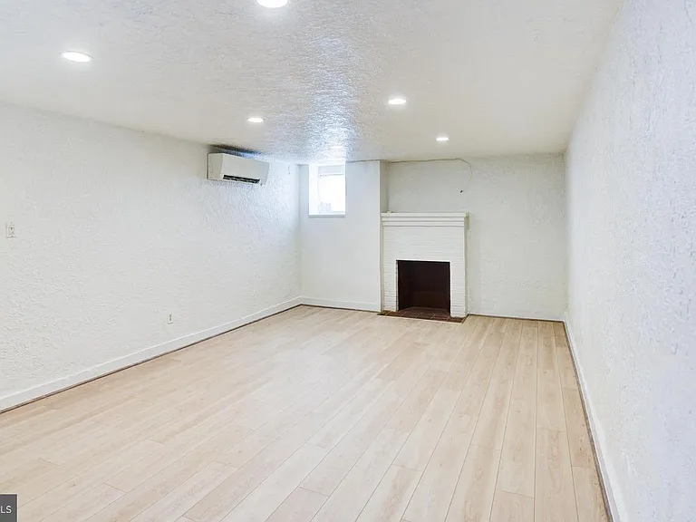 4633 Asbury Pl NW — Photo 17