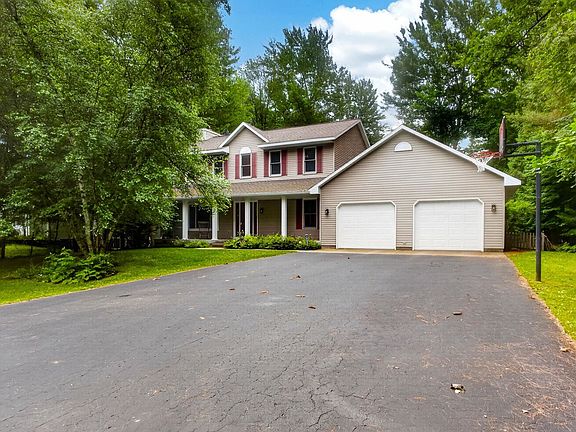 2nd image of 421 Eklund St