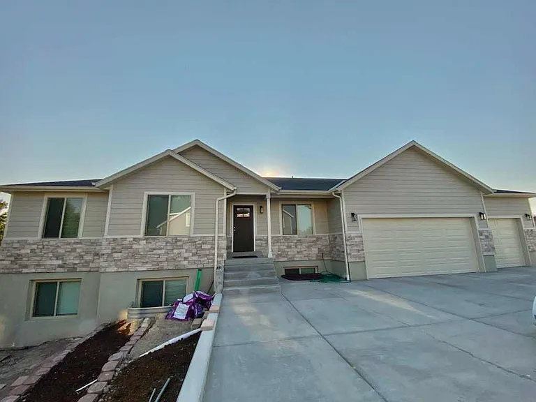 6486 S 2200 W — Photo 8