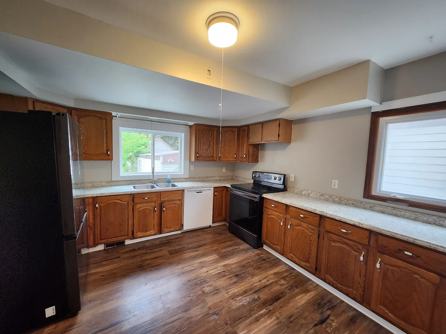 4 bed, 1676 sqft, $1,897 — Photo 4