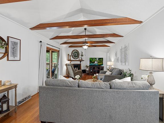 4th image of 104 Menlo Dr