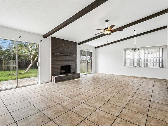 3rd image of 465 Ridgewood Loop