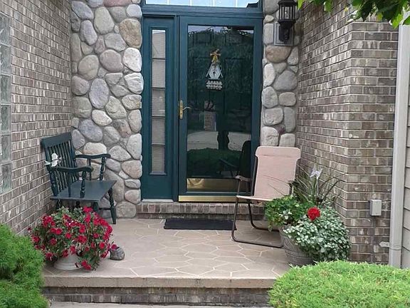 2nd image of 52575 Westcreek Dr