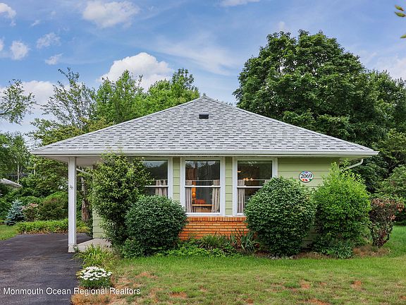 2nd image of 2069 Yorktowne Blvd