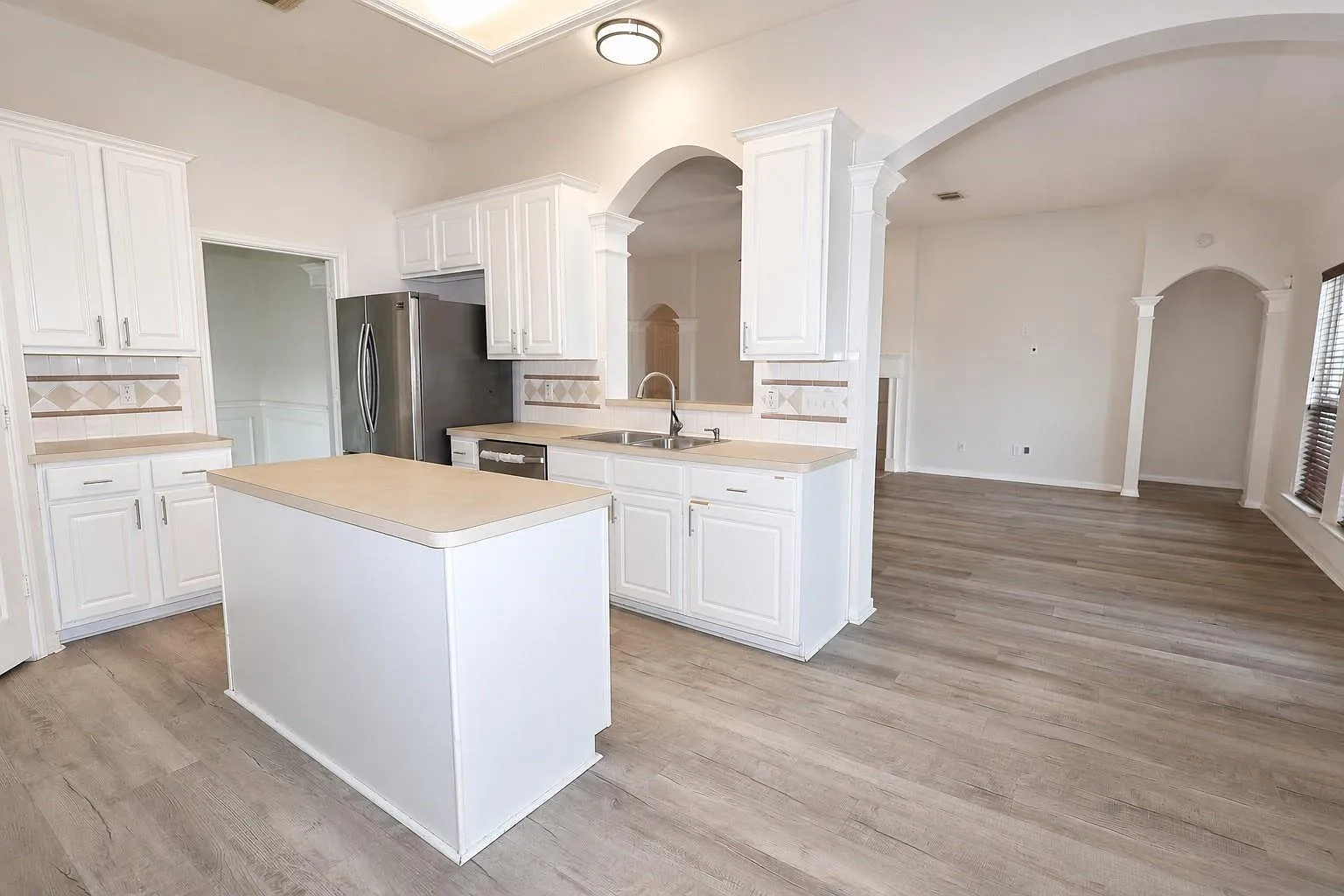3 bed, 2.0 bath, 2020 sqft, $2,100 — Photo 3