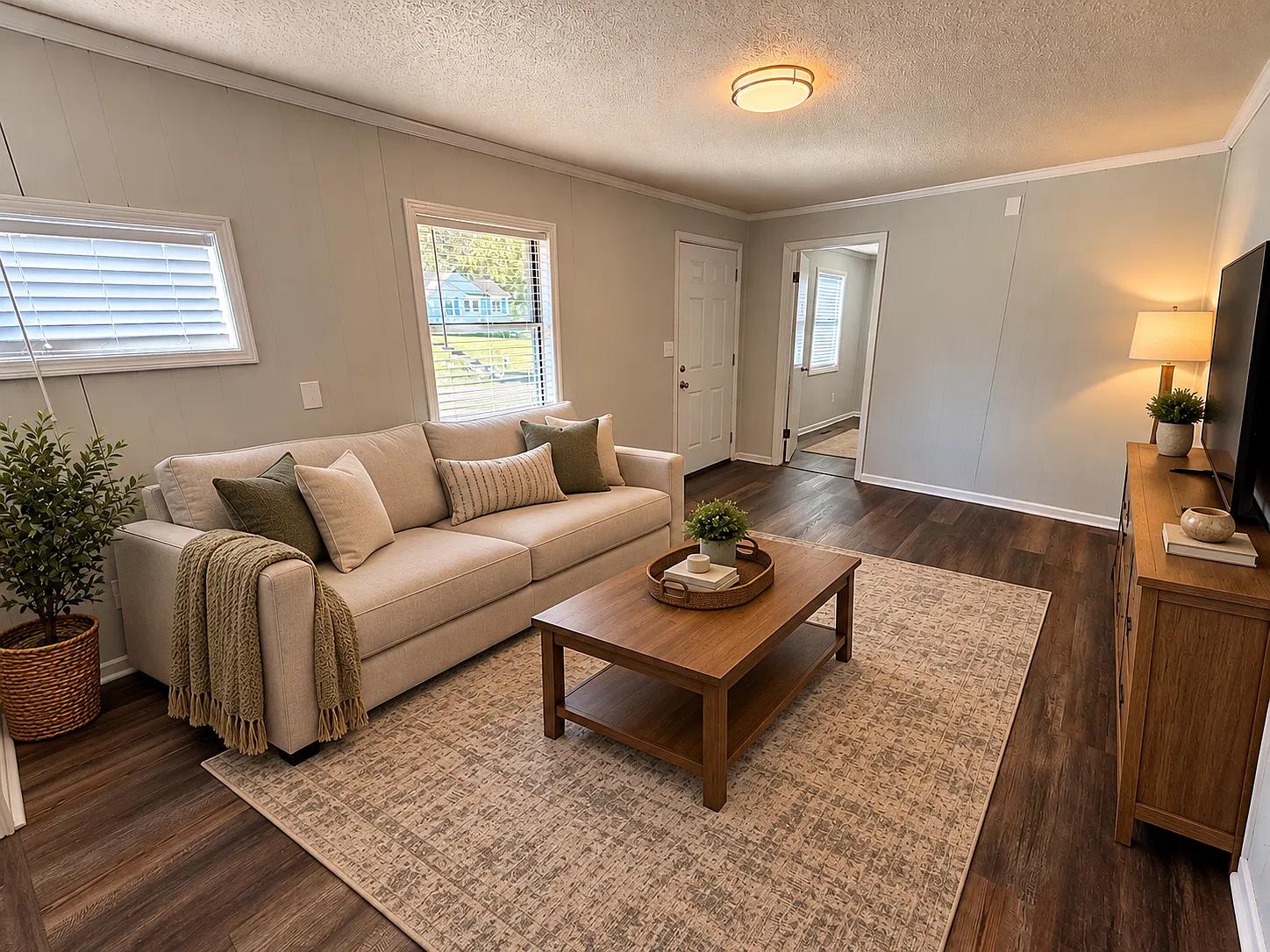 3 bed, 1.0 bath, 851 sqft, $850 — Photo 2