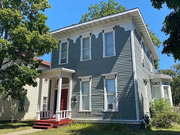2nd image of 732 Fairview Ave NE #1