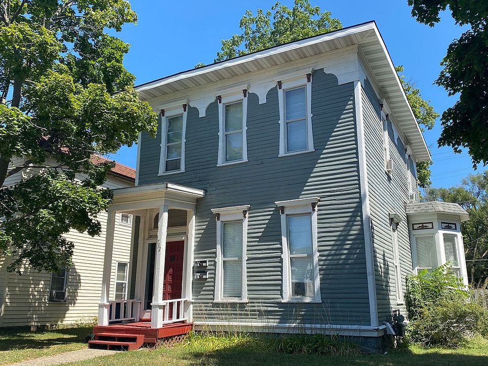 1st image of 732 Fairview Ave NE #1
