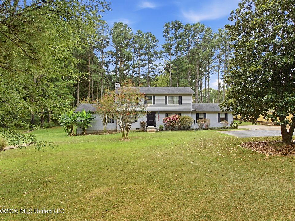 1st image of 120 Oakwood Dr