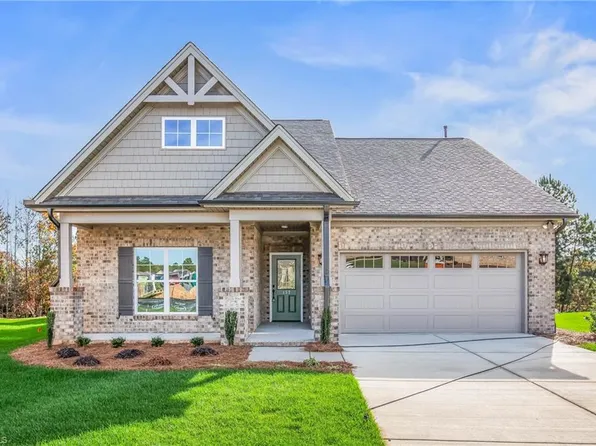 157 Castle Pond Dr, Winston Salem, NC 27107