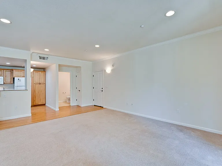 Encinal Place Apartments — Photo 17