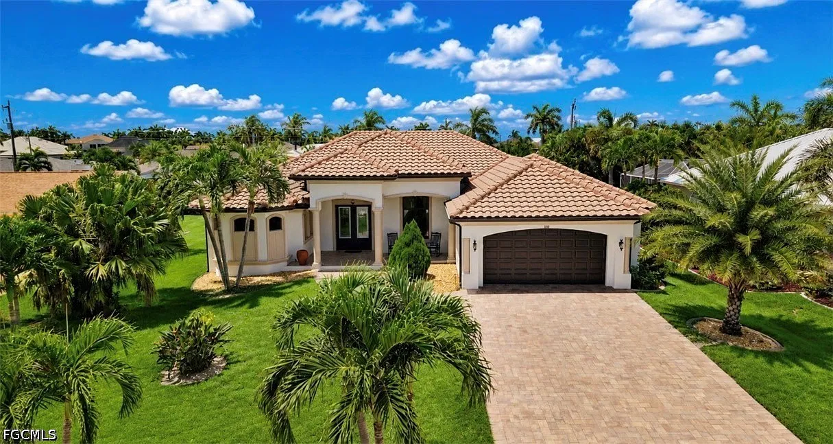 4 bed, 2.0 bath, 2192 sqft, $3,000 — Photo 2