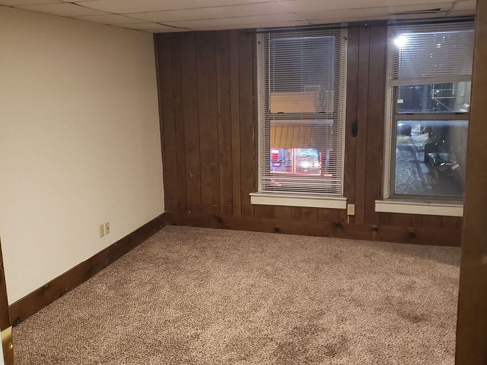 1st image of 821 E Walnut St APT 207