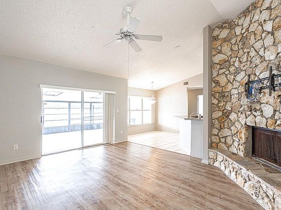 3rd image of 8634 Lago Ct