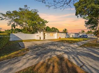 11065 SW 52nd Dr, Miami, FL 33165